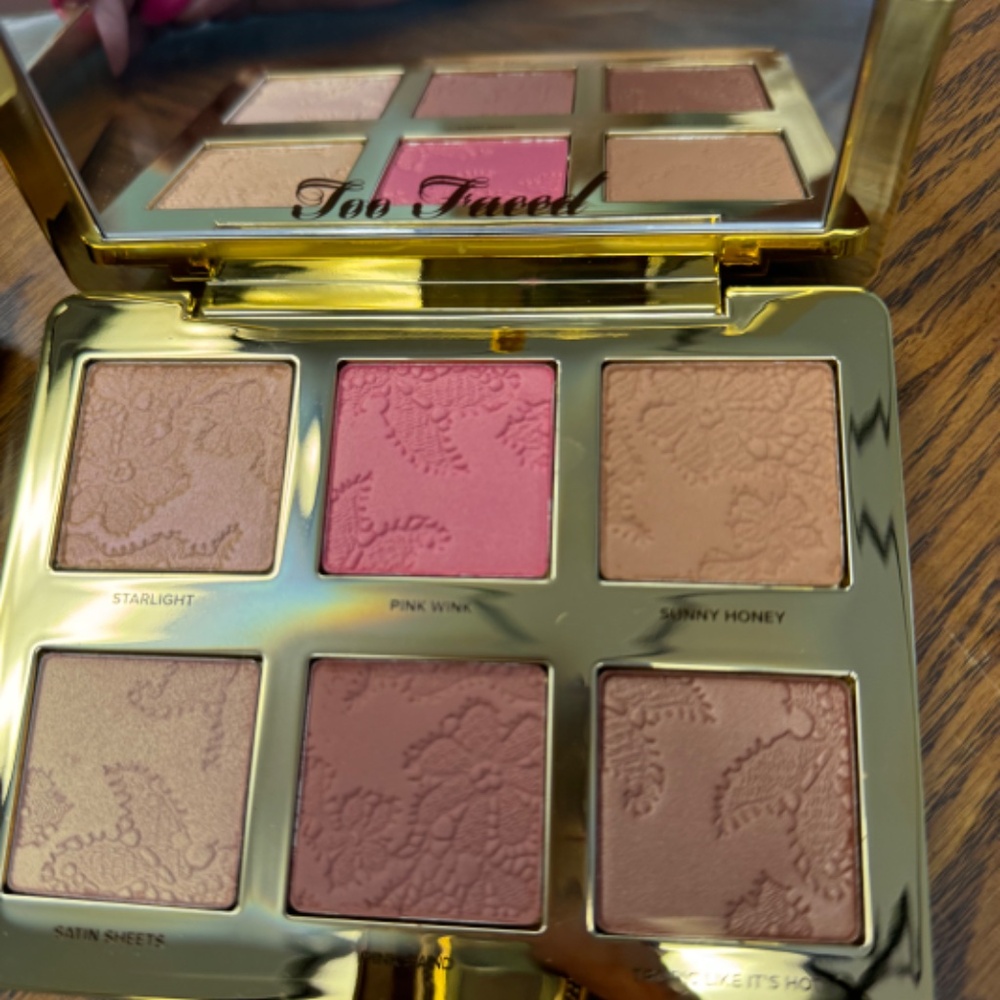 Too Faced Natural Face Highlight, Blush & Bronzing Veil Face Palette
